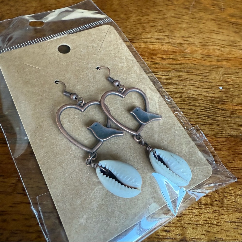 NEW Coastal Bird Heart Shell Bohemian Hippie Drop Earrings - Picture 3 of 3